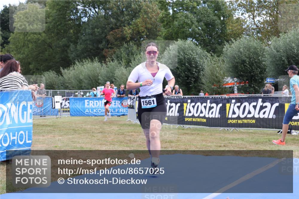 31.08.2025 - Elbe Triathlon Hamburg Strokosch-Dieckow http://msf.ph/oto/8657025 31.08.2025 12:13:38 Ziel 817, 1561 meine-sportfotos.de