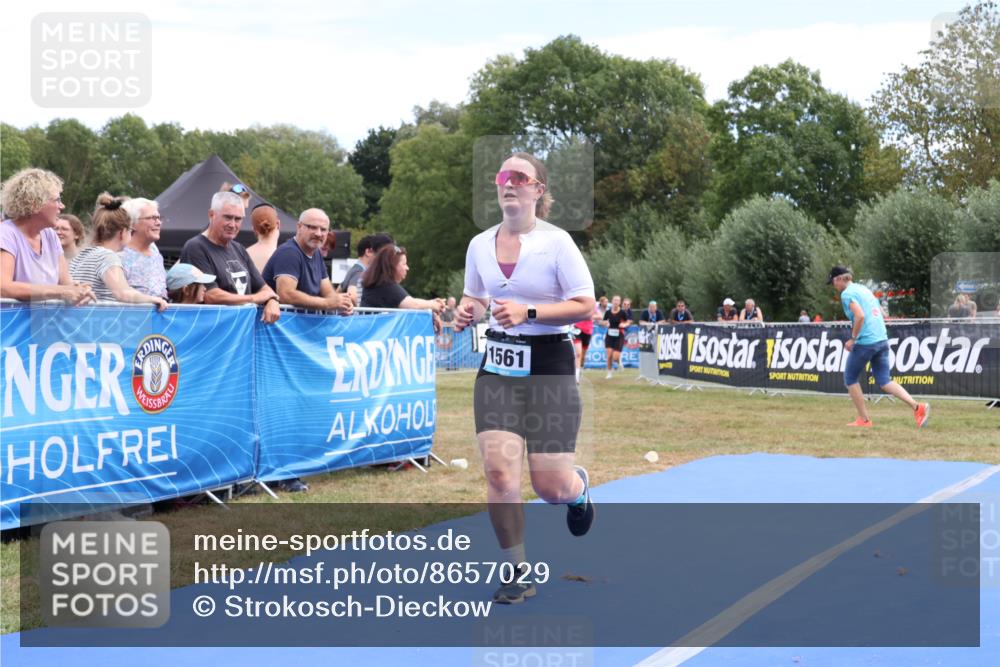 31.08.2025 - Elbe Triathlon Hamburg Strokosch-Dieckow http://msf.ph/oto/8657029 31.08.2025 12:13:40 Ziel 817, 1548, 1561 meine-sportfotos.de