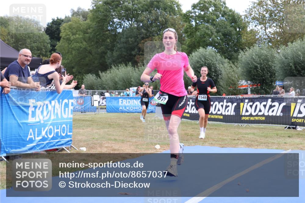 31.08.2025 - Elbe Triathlon Hamburg Strokosch-Dieckow http://msf.ph/oto/8657037 31.08.2025 12:13:46 Ziel 817, 1548, 1613 meine-sportfotos.de