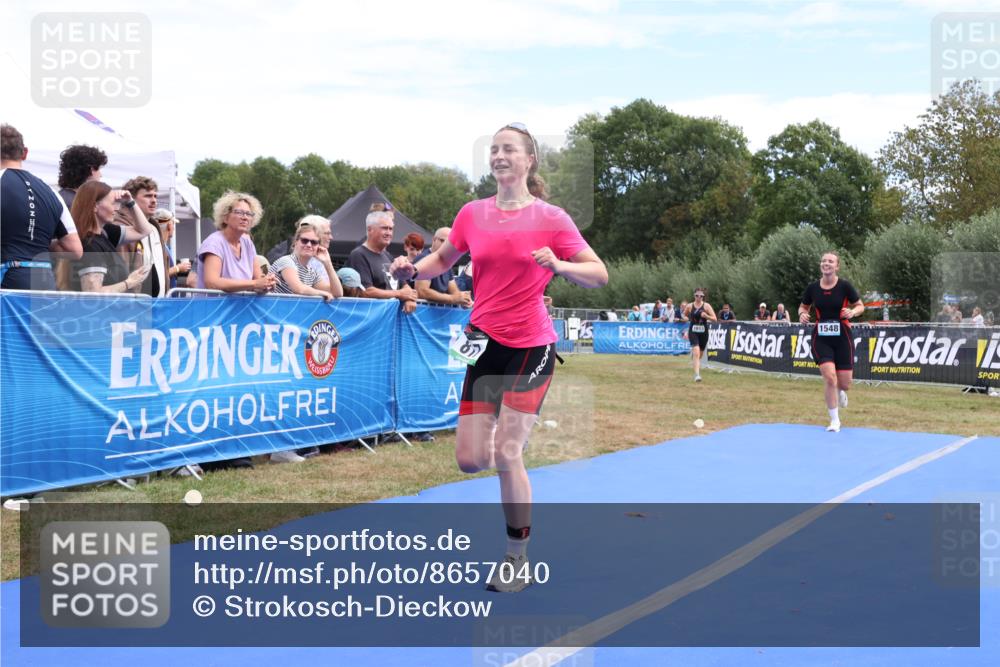 31.08.2025 - Elbe Triathlon Hamburg Strokosch-Dieckow http://msf.ph/oto/8657040 31.08.2025 12:13:46 Ziel 817, 1548, 1613 meine-sportfotos.de