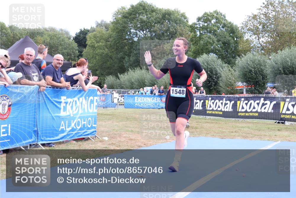 31.08.2025 - Elbe Triathlon Hamburg Strokosch-Dieckow http://msf.ph/oto/8657046 31.08.2025 12:13:48 Ziel 817, 1548, 1613 meine-sportfotos.de