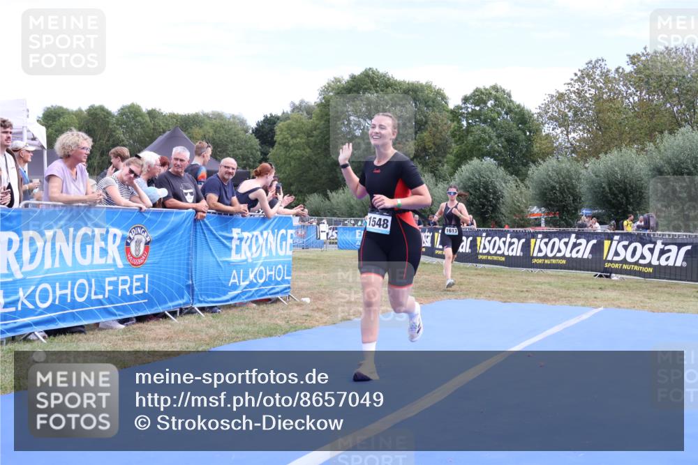 31.08.2025 - Elbe Triathlon Hamburg Strokosch-Dieckow http://msf.ph/oto/8657049 31.08.2025 12:13:48 Ziel 817, 1548, 1613 meine-sportfotos.de