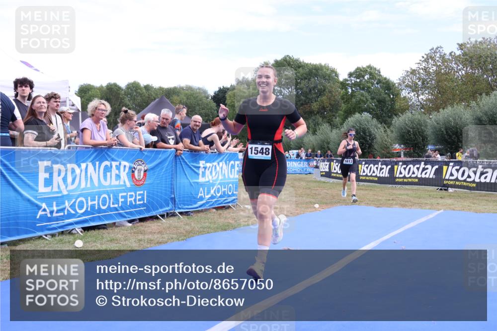 31.08.2025 - Elbe Triathlon Hamburg Strokosch-Dieckow http://msf.ph/oto/8657050 31.08.2025 12:13:49 Ziel 817, 1548, 1613 meine-sportfotos.de