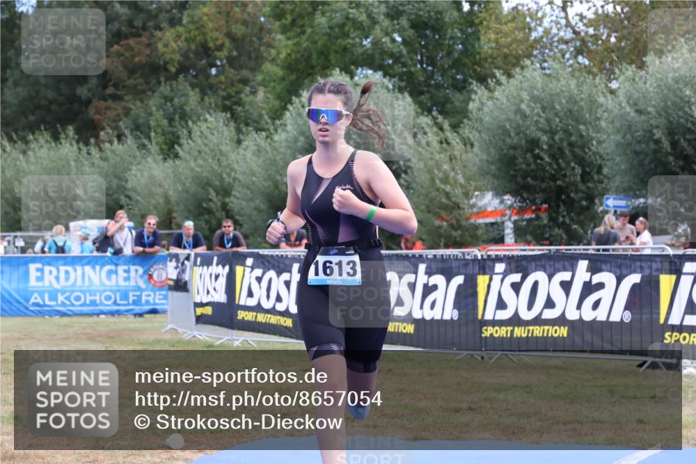 31.08.2025 - Elbe Triathlon Hamburg Strokosch-Dieckow http://msf.ph/oto/8657054 31.08.2025 12:13:50 Ziel 817, 1548, 1613 meine-sportfotos.de
