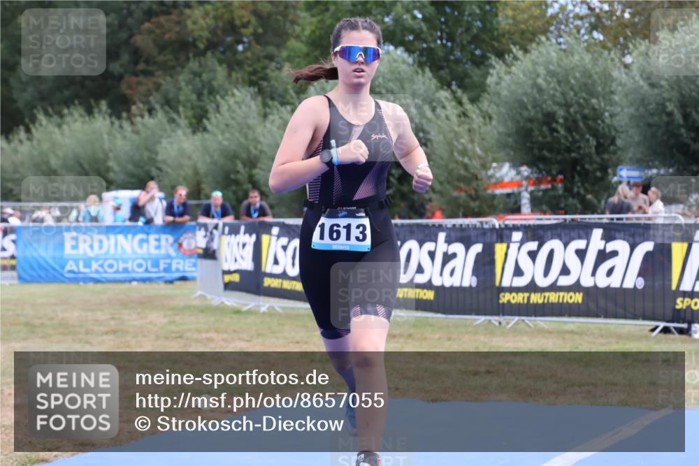 31.08.2025 - Elbe Triathlon Hamburg Strokosch-Dieckow http://msf.ph/oto/8657055 31.08.2025 12:13:50 Ziel 817, 1548, 1613 meine-sportfotos.de