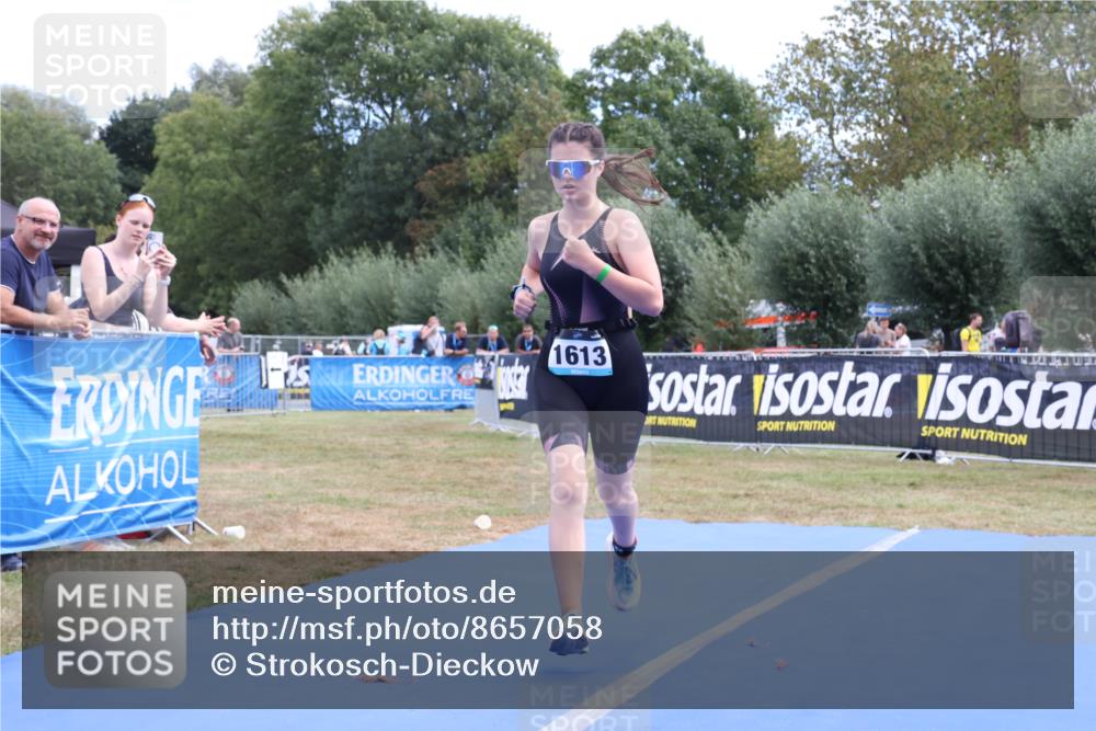 31.08.2025 - Elbe Triathlon Hamburg Strokosch-Dieckow http://msf.ph/oto/8657058 31.08.2025 12:13:51 Ziel 817, 1548, 1613 meine-sportfotos.de