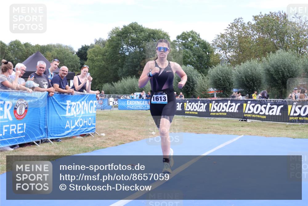 31.08.2025 - Elbe Triathlon Hamburg Strokosch-Dieckow http://msf.ph/oto/8657059 31.08.2025 12:13:51 Ziel 817, 1548, 1613 meine-sportfotos.de