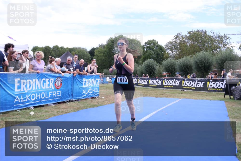 31.08.2025 - Elbe Triathlon Hamburg Strokosch-Dieckow http://msf.ph/oto/8657062 31.08.2025 12:13:51 Ziel 817, 1548, 1613 meine-sportfotos.de