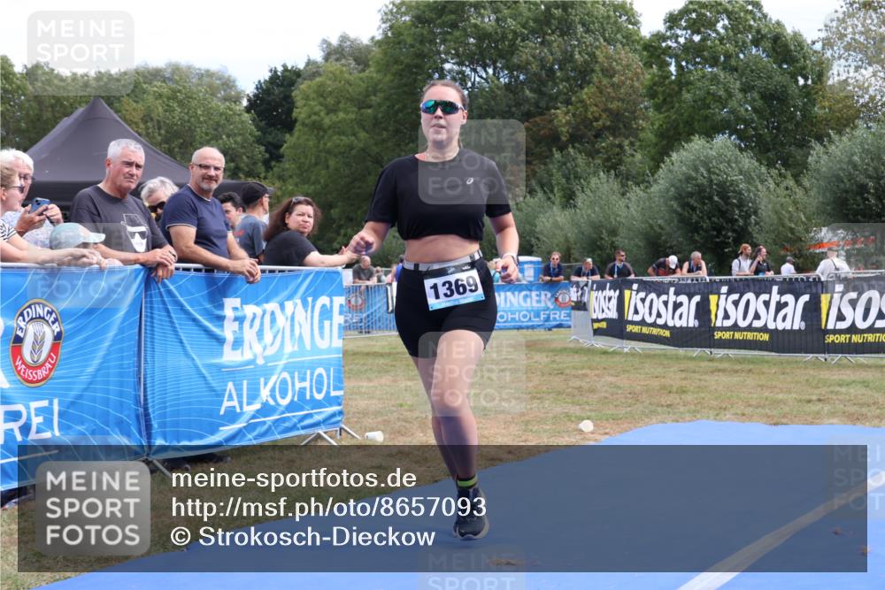 31.08.2025 - Elbe Triathlon Hamburg Strokosch-Dieckow http://msf.ph/oto/8657093 31.08.2025 12:14:27 Ziel 1351, 1369, 1394 meine-sportfotos.de