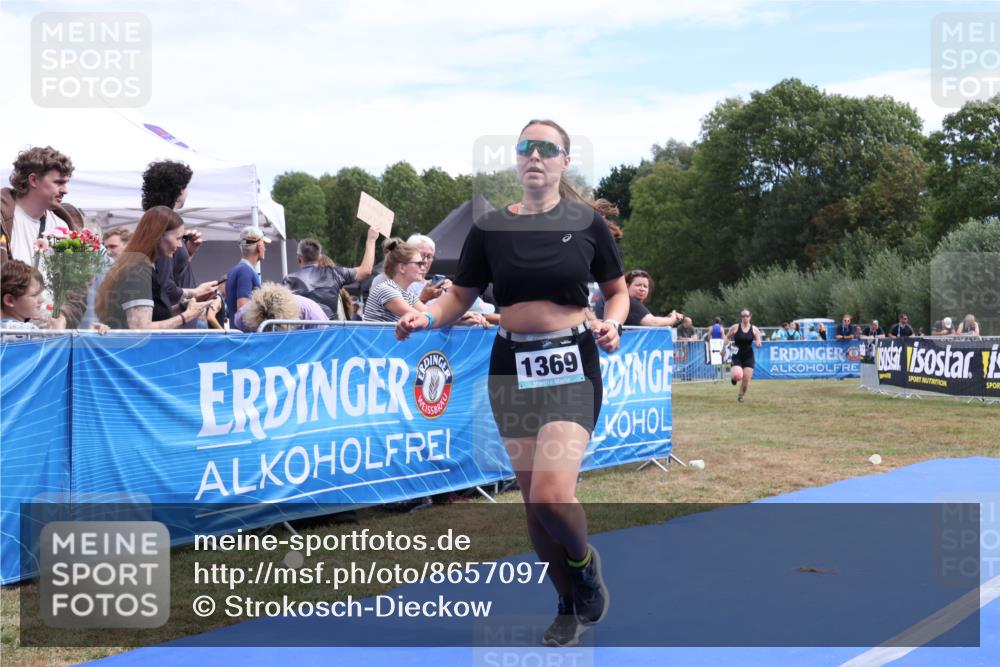31.08.2025 - Elbe Triathlon Hamburg Strokosch-Dieckow http://msf.ph/oto/8657097 31.08.2025 12:14:28 Ziel 1351, 1369, 1394 meine-sportfotos.de