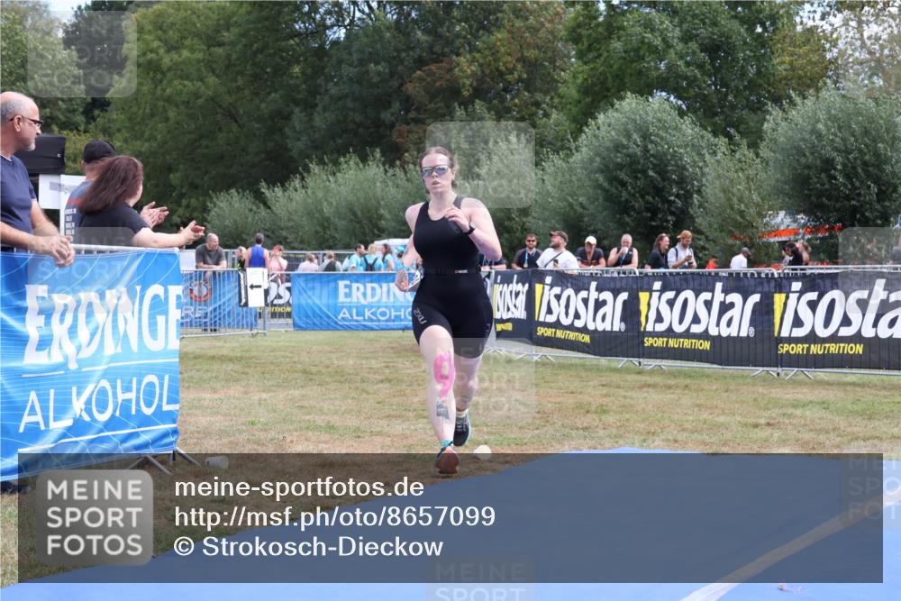 31.08.2025 - Elbe Triathlon Hamburg Strokosch-Dieckow http://msf.ph/oto/8657099 31.08.2025 12:14:31 Ziel 794, 1369, 1394 meine-sportfotos.de