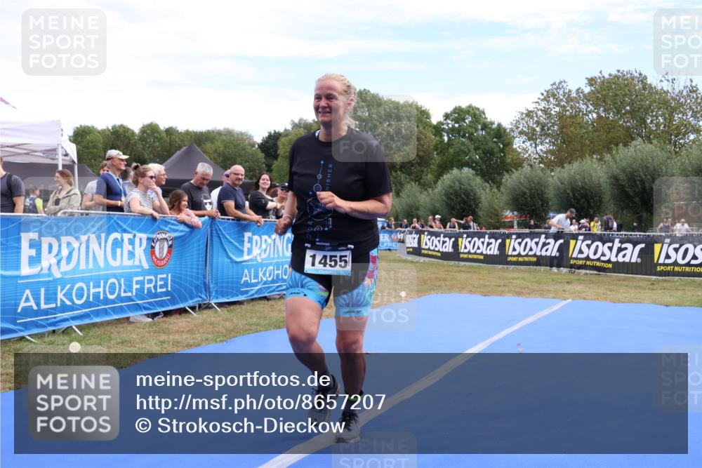 31.08.2025 - Elbe Triathlon Hamburg Strokosch-Dieckow http://msf.ph/oto/8657207 31.08.2025 12:16:20 Ziel 1455, 1541, 1574 meine-sportfotos.de