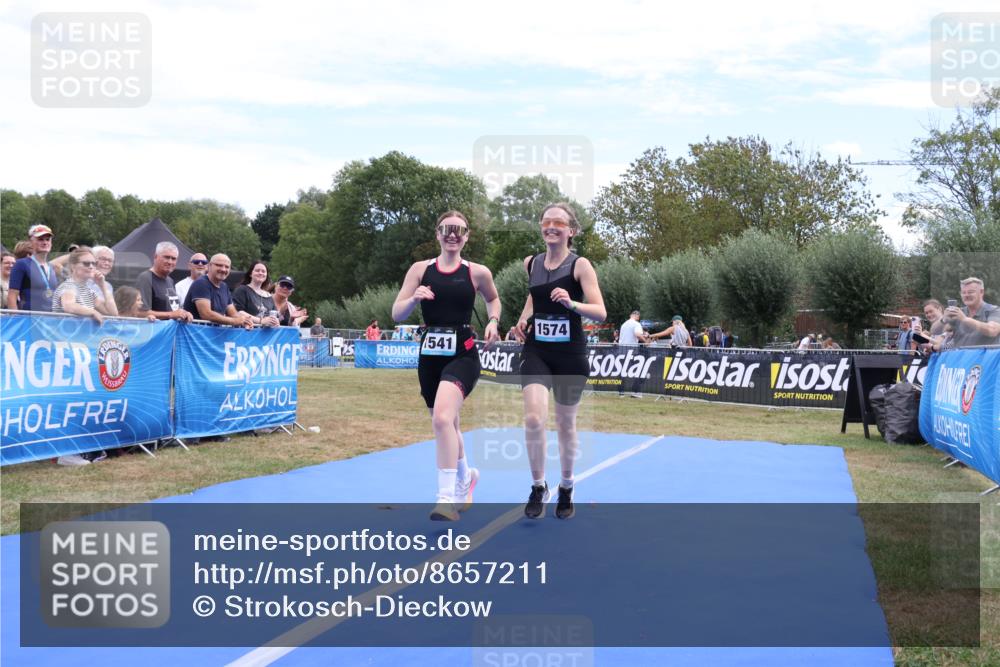 31.08.2025 - Elbe Triathlon Hamburg Strokosch-Dieckow http://msf.ph/oto/8657211 31.08.2025 12:16:29 Ziel 771, 1541, 1574 meine-sportfotos.de
