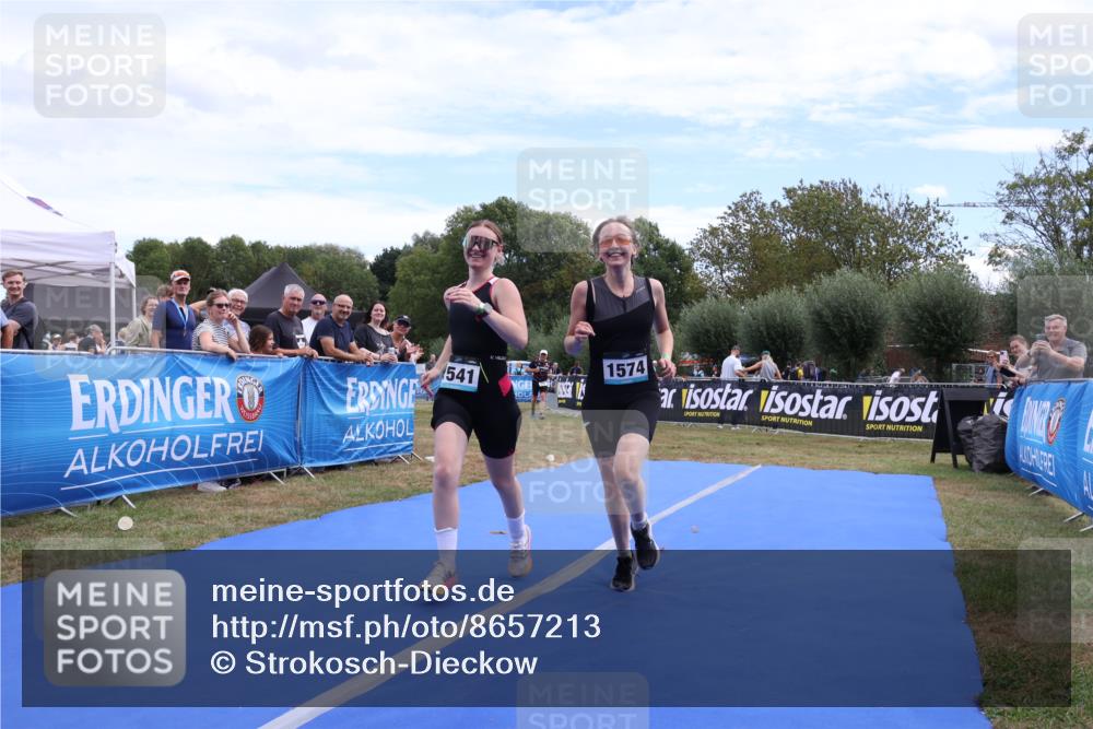 31.08.2025 - Elbe Triathlon Hamburg Strokosch-Dieckow http://msf.ph/oto/8657213 31.08.2025 12:16:29 Ziel 771, 1541, 1574 meine-sportfotos.de