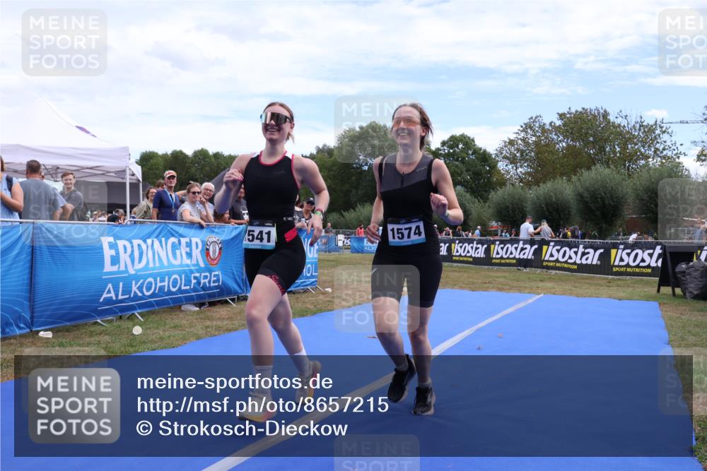 31.08.2025 - Elbe Triathlon Hamburg Strokosch-Dieckow http://msf.ph/oto/8657215 31.08.2025 12:16:29 Ziel 771, 1541, 1574 meine-sportfotos.de
