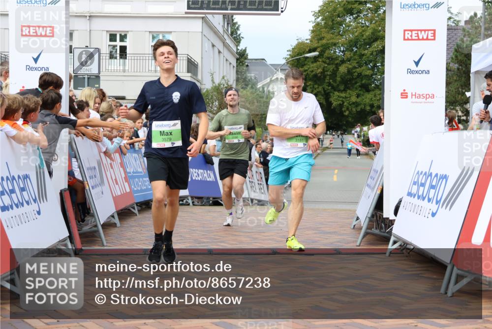 31.08.2025 - 21. Blankeneser Heldenlauf Strokosch-Dieckow http://msf.ph/oto/8657238 31.08.2025 10:55:26 Ziel 3579, 3590, 3181 meine-sportfotos.de