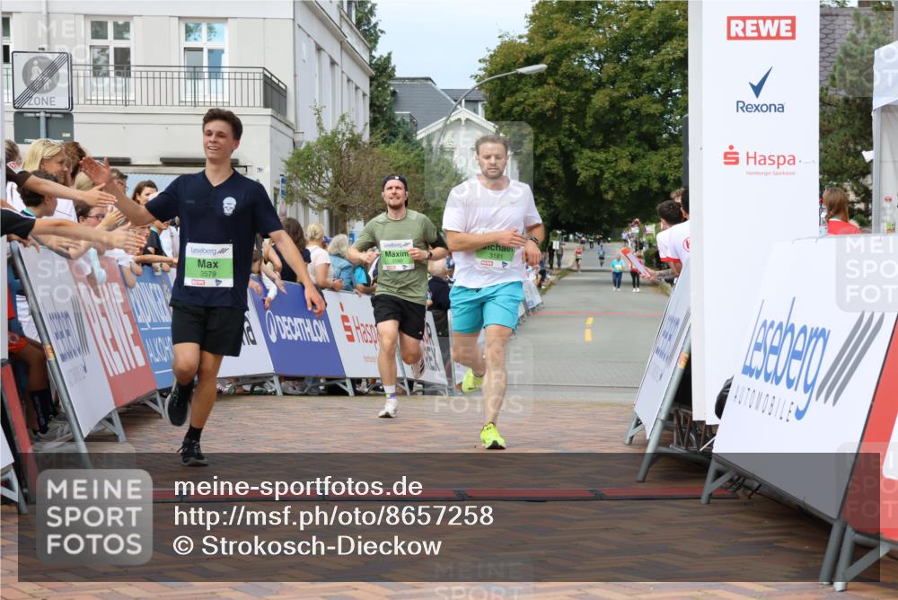 31.08.2025 - 21. Blankeneser Heldenlauf Strokosch-Dieckow http://msf.ph/oto/8657258 31.08.2025 10:55:25 Ziel 3579, 3590, 3181 meine-sportfotos.de