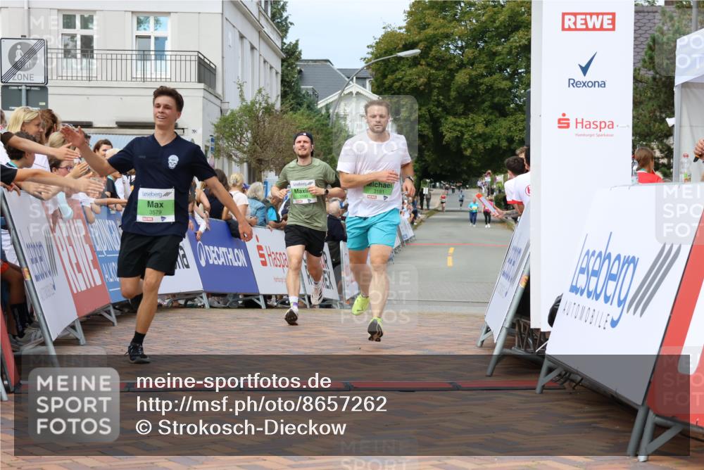 31.08.2025 - 21. Blankeneser Heldenlauf Strokosch-Dieckow http://msf.ph/oto/8657262 31.08.2025 10:55:25 Ziel 3579, 3590, 3181 meine-sportfotos.de