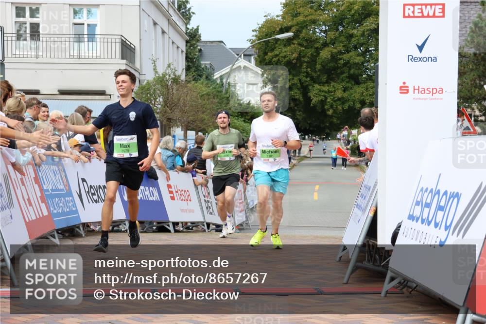 31.08.2025 - 21. Blankeneser Heldenlauf Strokosch-Dieckow http://msf.ph/oto/8657267 31.08.2025 10:55:24 Ziel 3579, 3590, 3181 meine-sportfotos.de