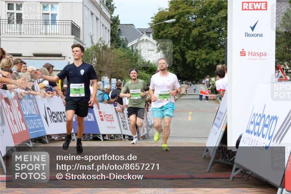 31.08.2025 - 21. Blankeneser Heldenlauf Strokosch-Dieckow http://msf.ph/oto/8657271 31.08.2025 10:55:24 Ziel 3579, 3590, 3181 meine-sportfotos.de