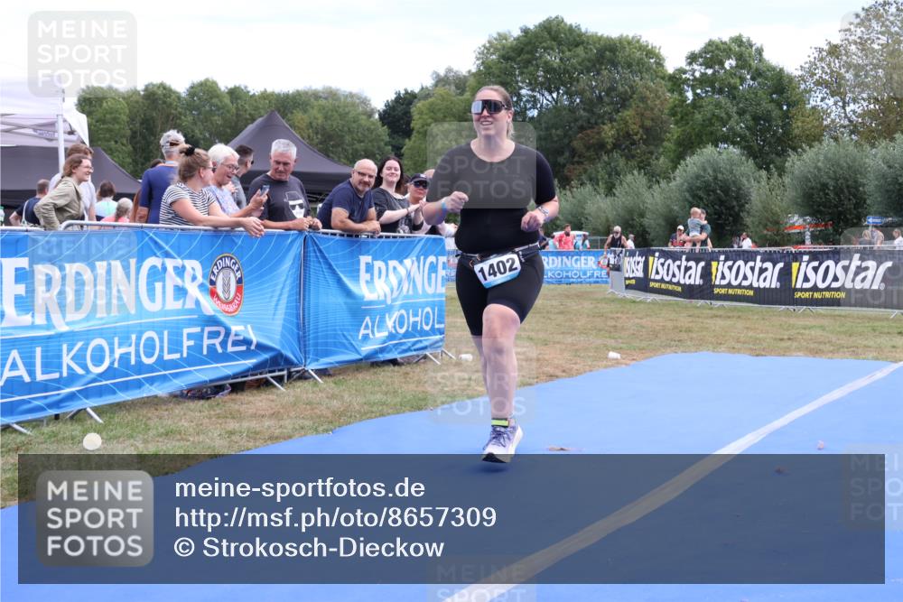 31.08.2025 - Elbe Triathlon Hamburg Strokosch-Dieckow http://msf.ph/oto/8657309 31.08.2025 12:18:19 Ziel 1402 meine-sportfotos.de