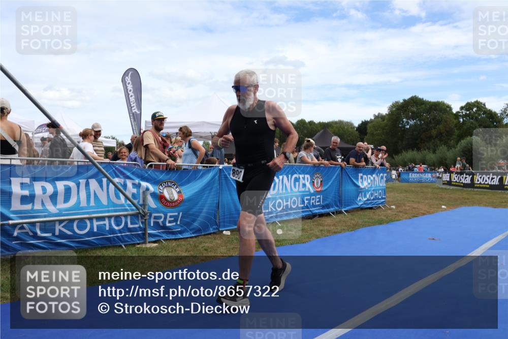 31.08.2025 - Elbe Triathlon Hamburg Strokosch-Dieckow http://msf.ph/oto/8657322 31.08.2025 12:18:32 Ziel 890 meine-sportfotos.de