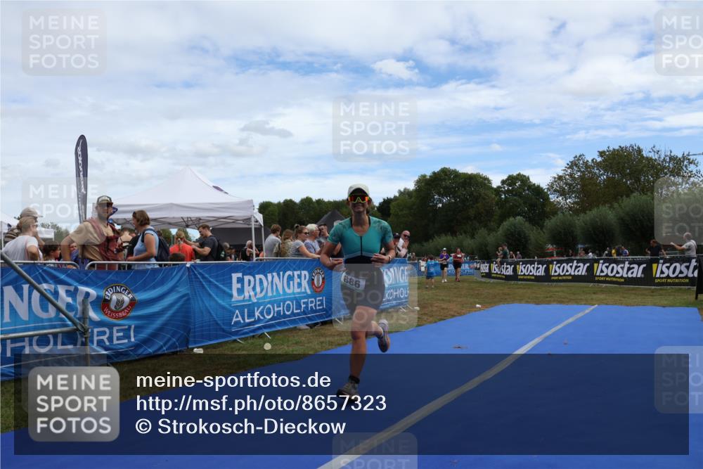 31.08.2025 - Elbe Triathlon Hamburg Strokosch-Dieckow http://msf.ph/oto/8657323 31.08.2025 12:19:15 Ziel 886, 1359, 1360 meine-sportfotos.de