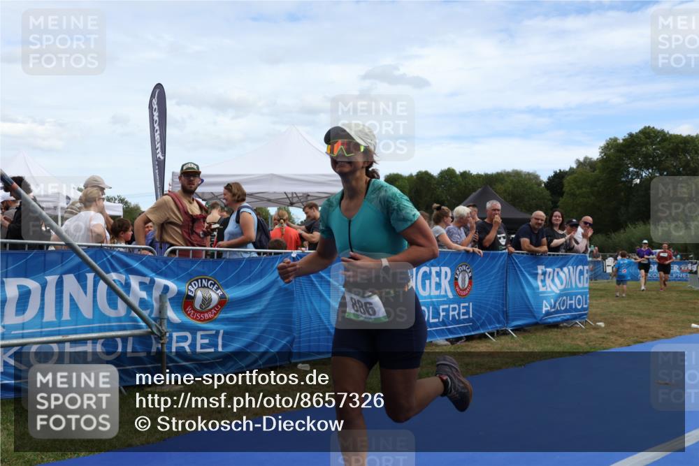 31.08.2025 - Elbe Triathlon Hamburg Strokosch-Dieckow http://msf.ph/oto/8657326 31.08.2025 12:19:16 Ziel 886, 1359, 1360 meine-sportfotos.de