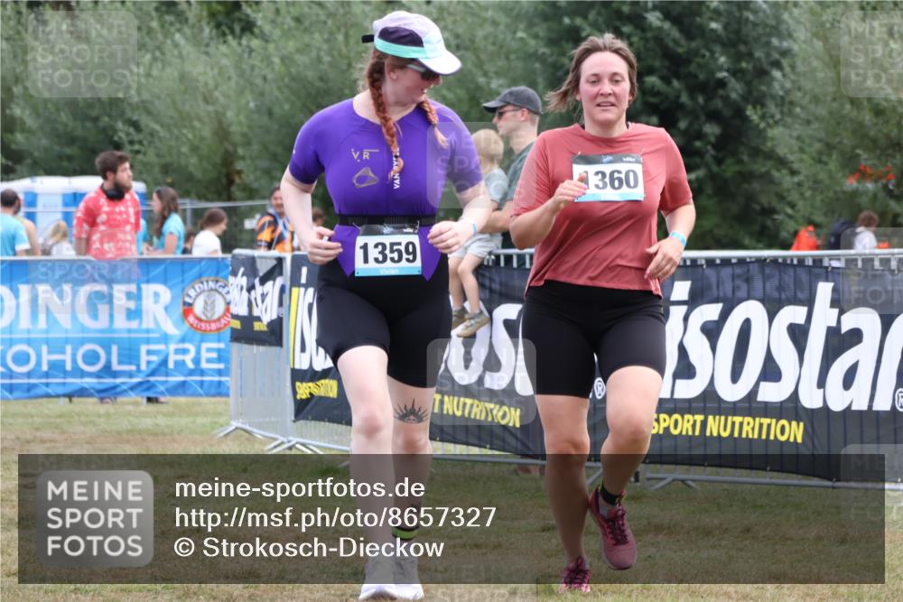 31.08.2025 - Elbe Triathlon Hamburg Strokosch-Dieckow http://msf.ph/oto/8657327 31.08.2025 12:19:20 Ziel 886, 1359, 1360 meine-sportfotos.de