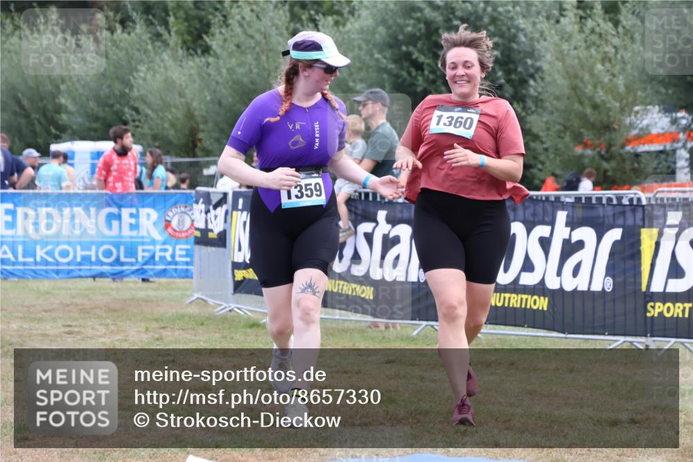31.08.2025 - Elbe Triathlon Hamburg Strokosch-Dieckow http://msf.ph/oto/8657330 31.08.2025 12:19:21 Ziel 1359, 1360 meine-sportfotos.de