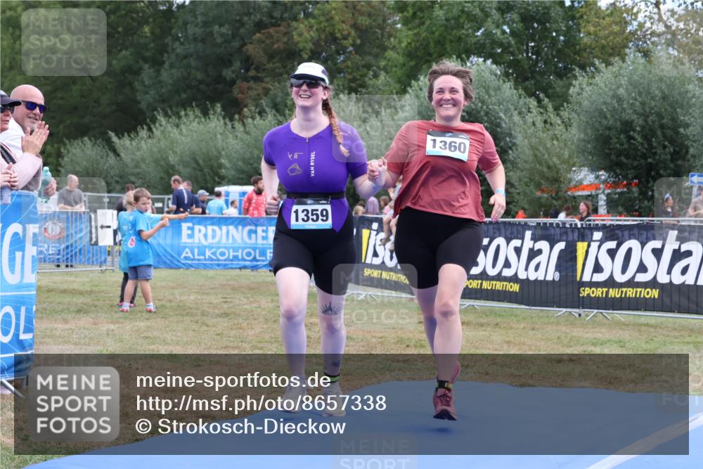 31.08.2025 - Elbe Triathlon Hamburg Strokosch-Dieckow http://msf.ph/oto/8657338 31.08.2025 12:19:22 Ziel 1359, 1360 meine-sportfotos.de