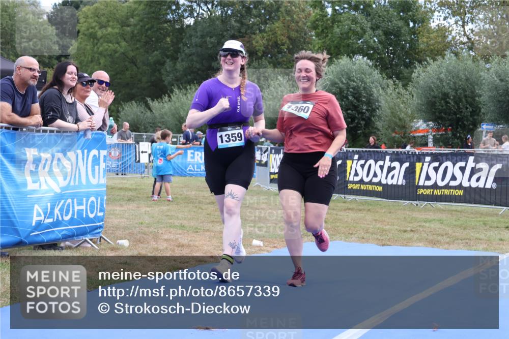 31.08.2025 - Elbe Triathlon Hamburg Strokosch-Dieckow http://msf.ph/oto/8657339 31.08.2025 12:19:23 Ziel 1359, 1360 meine-sportfotos.de