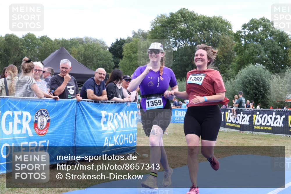 31.08.2025 - Elbe Triathlon Hamburg Strokosch-Dieckow http://msf.ph/oto/8657343 31.08.2025 12:19:24 Ziel 1359, 1360, 1464 meine-sportfotos.de
