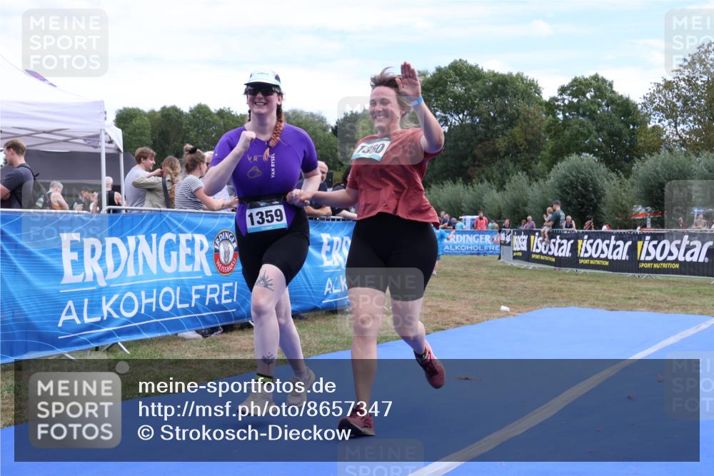 31.08.2025 - Elbe Triathlon Hamburg Strokosch-Dieckow http://msf.ph/oto/8657347 31.08.2025 12:19:24 Ziel 1359, 1360, 1464 meine-sportfotos.de