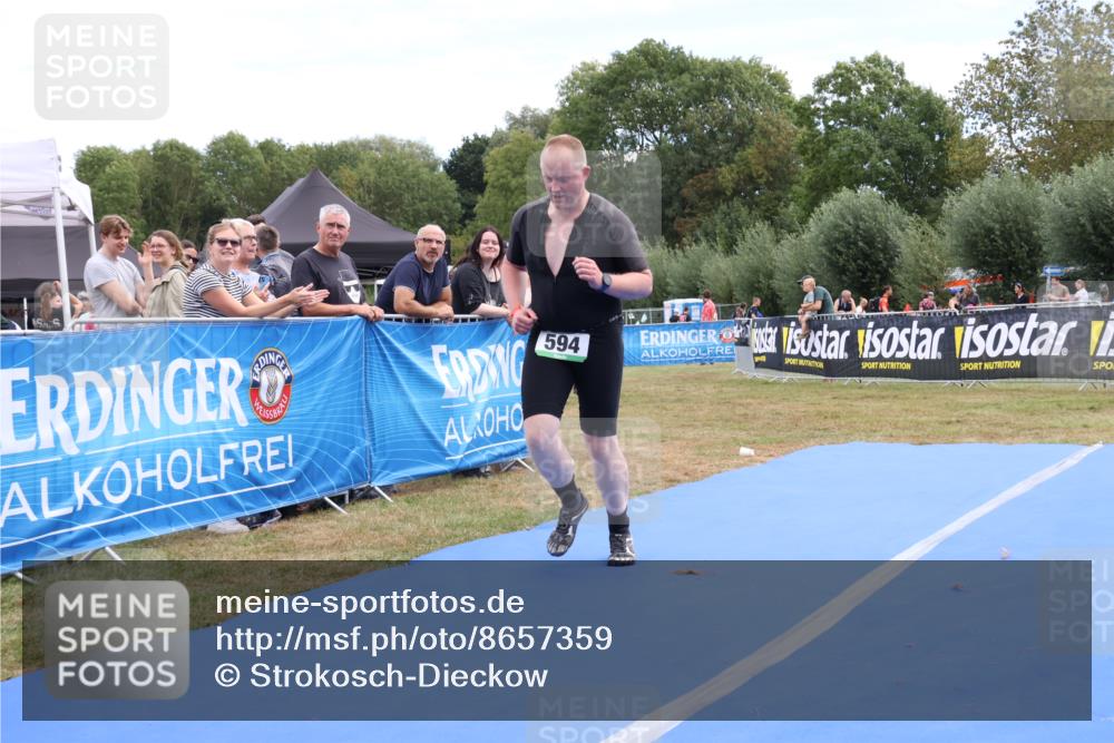 31.08.2025 - Elbe Triathlon Hamburg Strokosch-Dieckow http://msf.ph/oto/8657359 31.08.2025 12:20:31 Ziel 594 meine-sportfotos.de