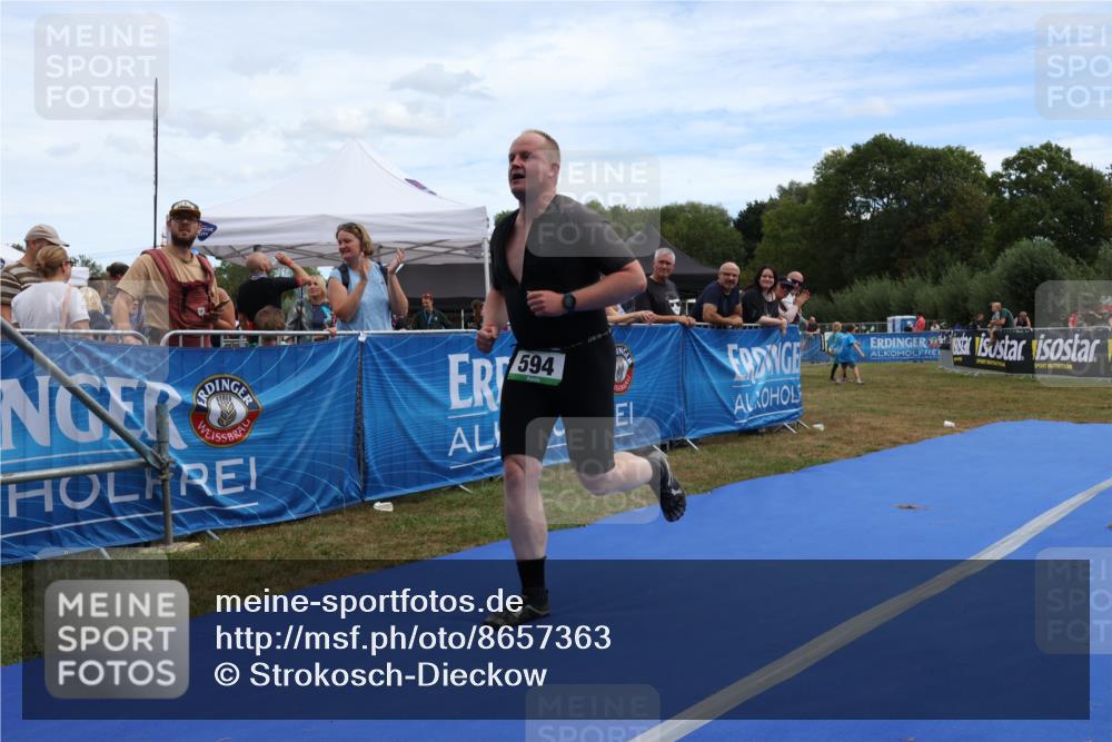 31.08.2025 - Elbe Triathlon Hamburg Strokosch-Dieckow http://msf.ph/oto/8657363 31.08.2025 12:20:32 Ziel 594 meine-sportfotos.de