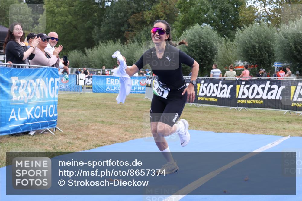 31.08.2025 - Elbe Triathlon Hamburg Strokosch-Dieckow http://msf.ph/oto/8657374 31.08.2025 12:32:29 Ziel 401 meine-sportfotos.de