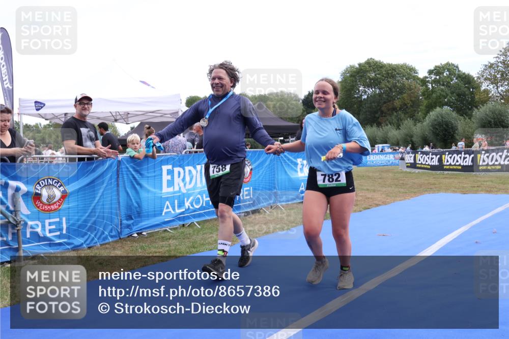 31.08.2025 - Elbe Triathlon Hamburg Strokosch-Dieckow http://msf.ph/oto/8657386 31.08.2025 12:34:19 Ziel 782 meine-sportfotos.de