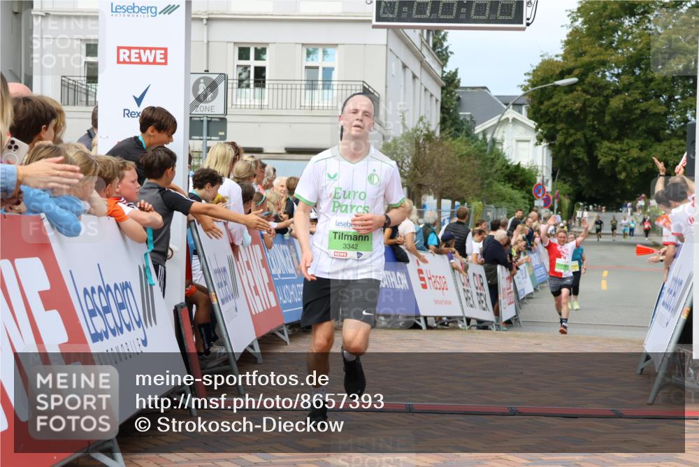 31.08.2025 - 21. Blankeneser Heldenlauf Strokosch-Dieckow http://msf.ph/oto/8657393 31.08.2025 10:55:00 Ziel 3342, 3614, 3615, 3283, 3395 meine-sportfotos.de