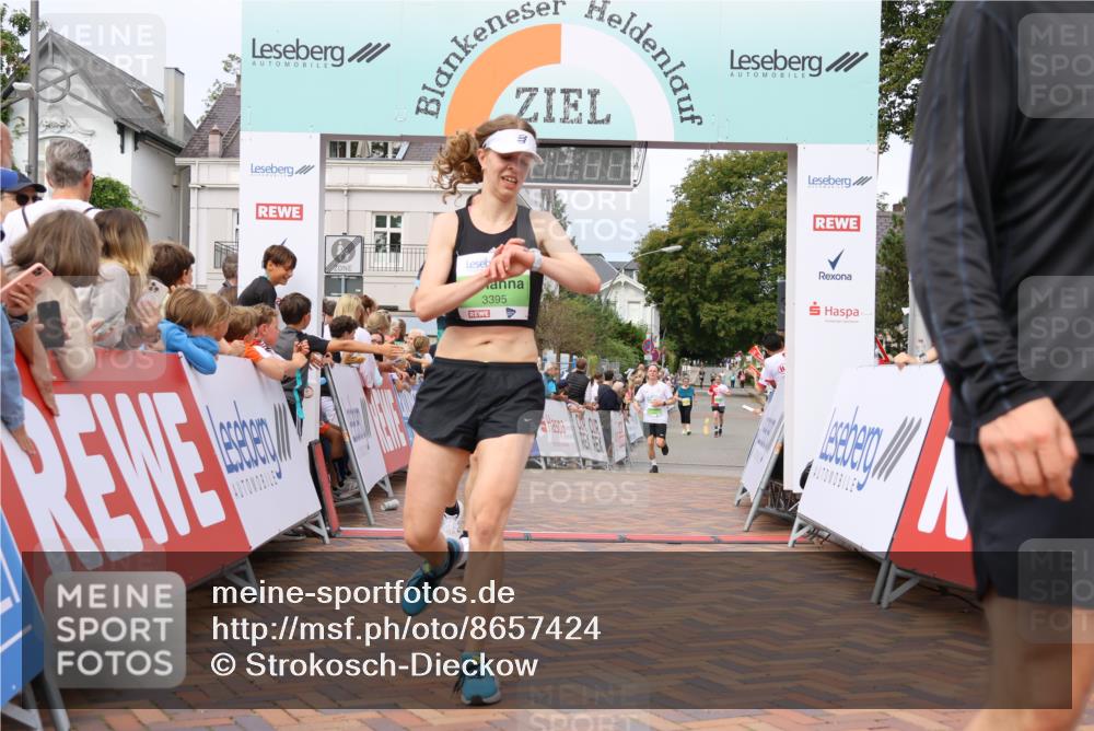 31.08.2025 - 21. Blankeneser Heldenlauf Strokosch-Dieckow http://msf.ph/oto/8657424 31.08.2025 10:54:56 Ziel 3342, 3614, 3615, 3283, 3395 meine-sportfotos.de