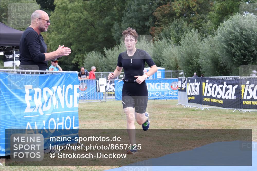 31.08.2025 - Elbe Triathlon Hamburg Strokosch-Dieckow http://msf.ph/oto/8657425 31.08.2025 12:43:21 Ziel 1626 meine-sportfotos.de