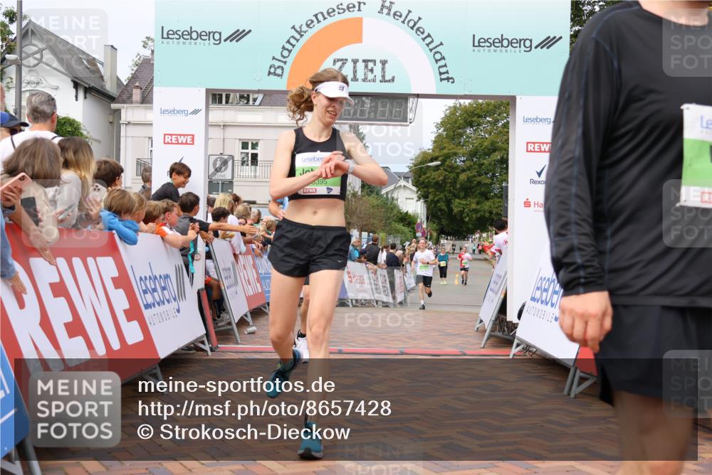 31.08.2025 - 21. Blankeneser Heldenlauf Strokosch-Dieckow http://msf.ph/oto/8657428 31.08.2025 10:54:56 Ziel 3342, 3614, 3615, 3283, 3395 meine-sportfotos.de