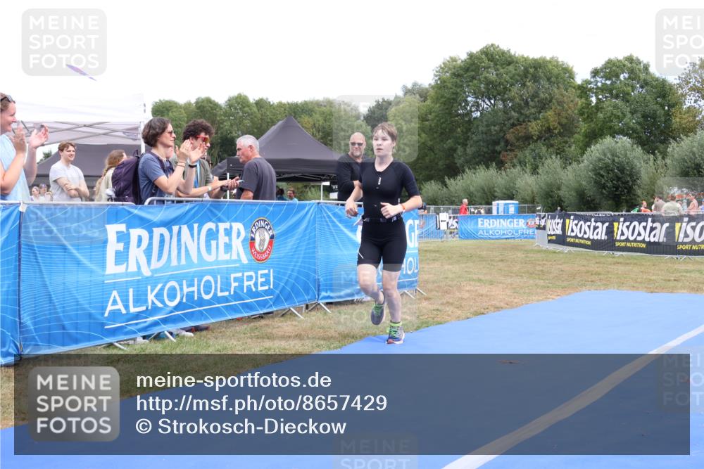 31.08.2025 - Elbe Triathlon Hamburg Strokosch-Dieckow http://msf.ph/oto/8657429 31.08.2025 12:43:22 Ziel 1626 meine-sportfotos.de