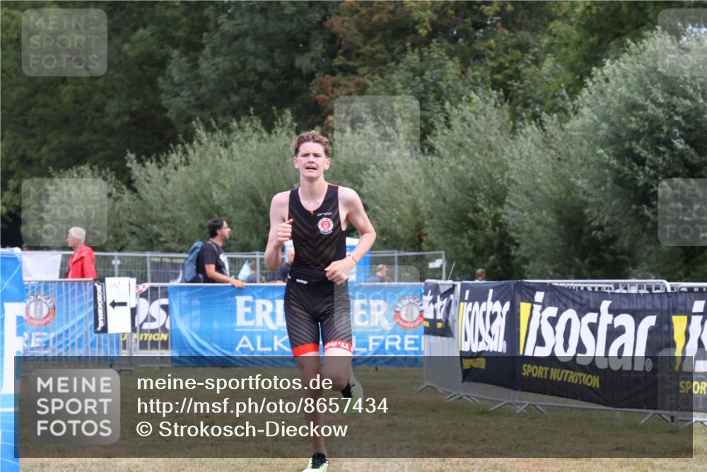 31.08.2025 - Elbe Triathlon Hamburg Strokosch-Dieckow http://msf.ph/oto/8657434 31.08.2025 12:43:51 Ziel 1623 meine-sportfotos.de