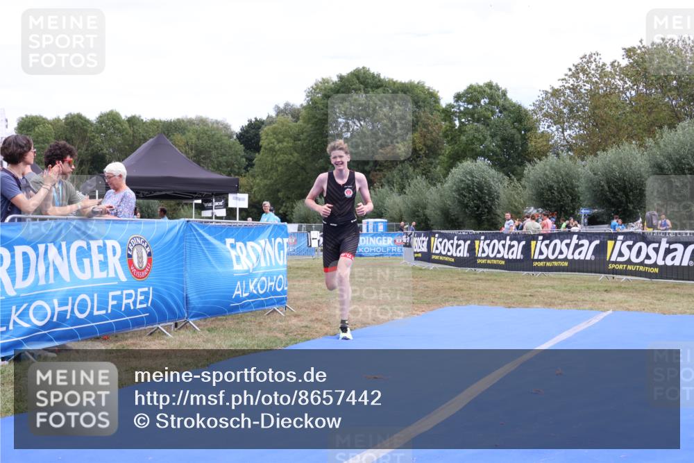 31.08.2025 - Elbe Triathlon Hamburg Strokosch-Dieckow http://msf.ph/oto/8657442 31.08.2025 12:43:53 Ziel 1623 meine-sportfotos.de