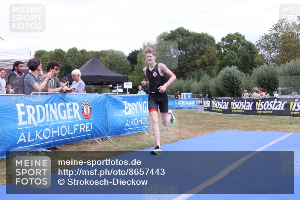 31.08.2025 - Elbe Triathlon Hamburg Strokosch-Dieckow http://msf.ph/oto/8657443 31.08.2025 12:43:53 Ziel 1623 meine-sportfotos.de