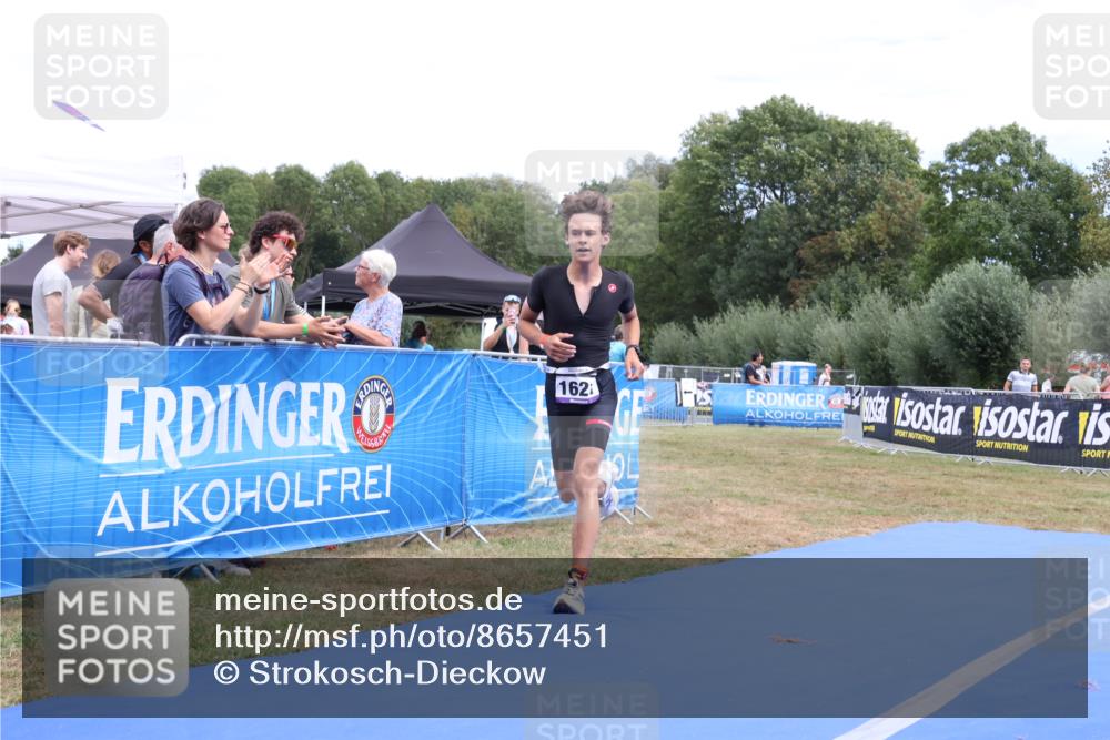 31.08.2025 - Elbe Triathlon Hamburg Strokosch-Dieckow http://msf.ph/oto/8657451 31.08.2025 12:44:06 Ziel 1621 meine-sportfotos.de