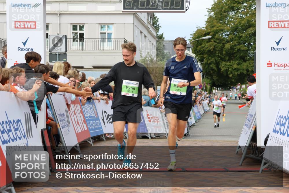 31.08.2025 - 21. Blankeneser Heldenlauf Strokosch-Dieckow http://msf.ph/oto/8657452 31.08.2025 10:54:54 Ziel 3614, 3615, 3283, 3462, 3395 meine-sportfotos.de