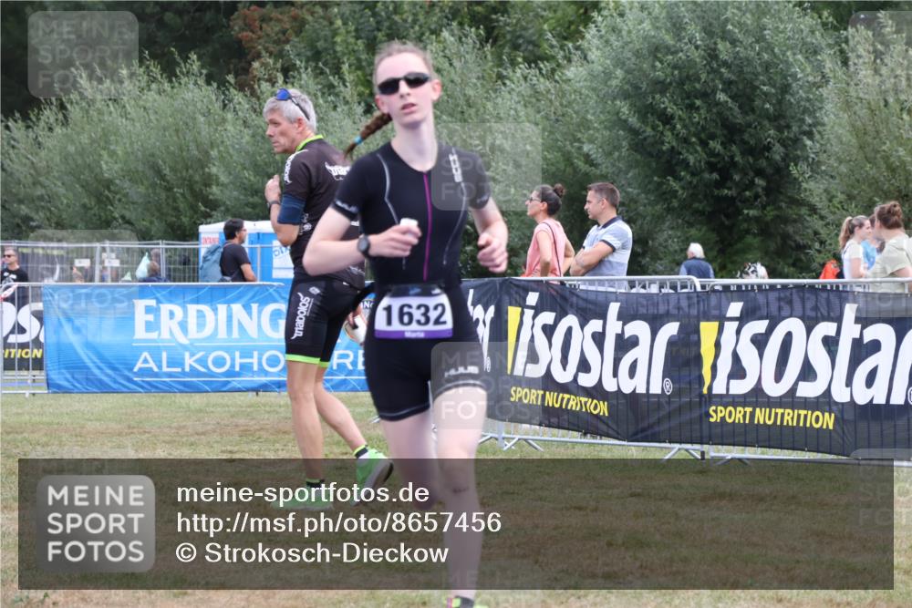 31.08.2025 - Elbe Triathlon Hamburg Strokosch-Dieckow http://msf.ph/oto/8657456 31.08.2025 12:49:02 Ziel 1632 meine-sportfotos.de