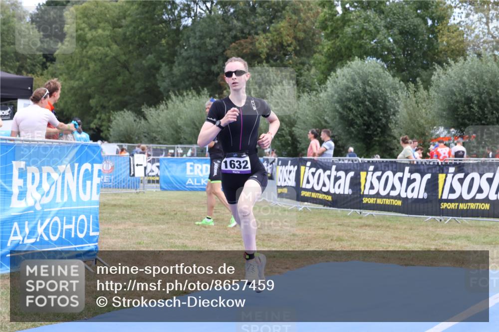 31.08.2025 - Elbe Triathlon Hamburg Strokosch-Dieckow http://msf.ph/oto/8657459 31.08.2025 12:49:02 Ziel 1632 meine-sportfotos.de
